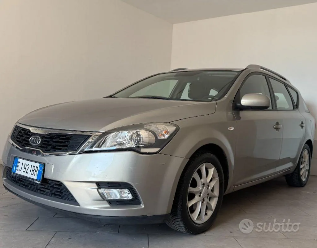 Kia Ceed 2011 photo 2