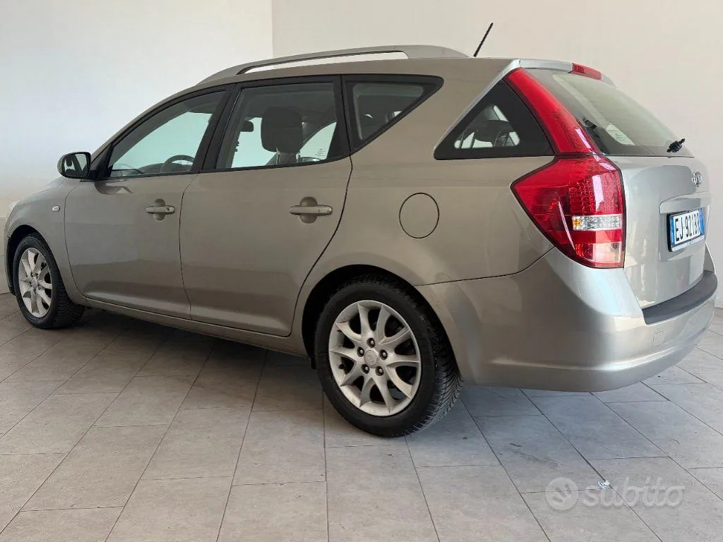 Kia Ceed 2011 photo 4