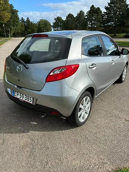 Mazda 2 2012 photo 4