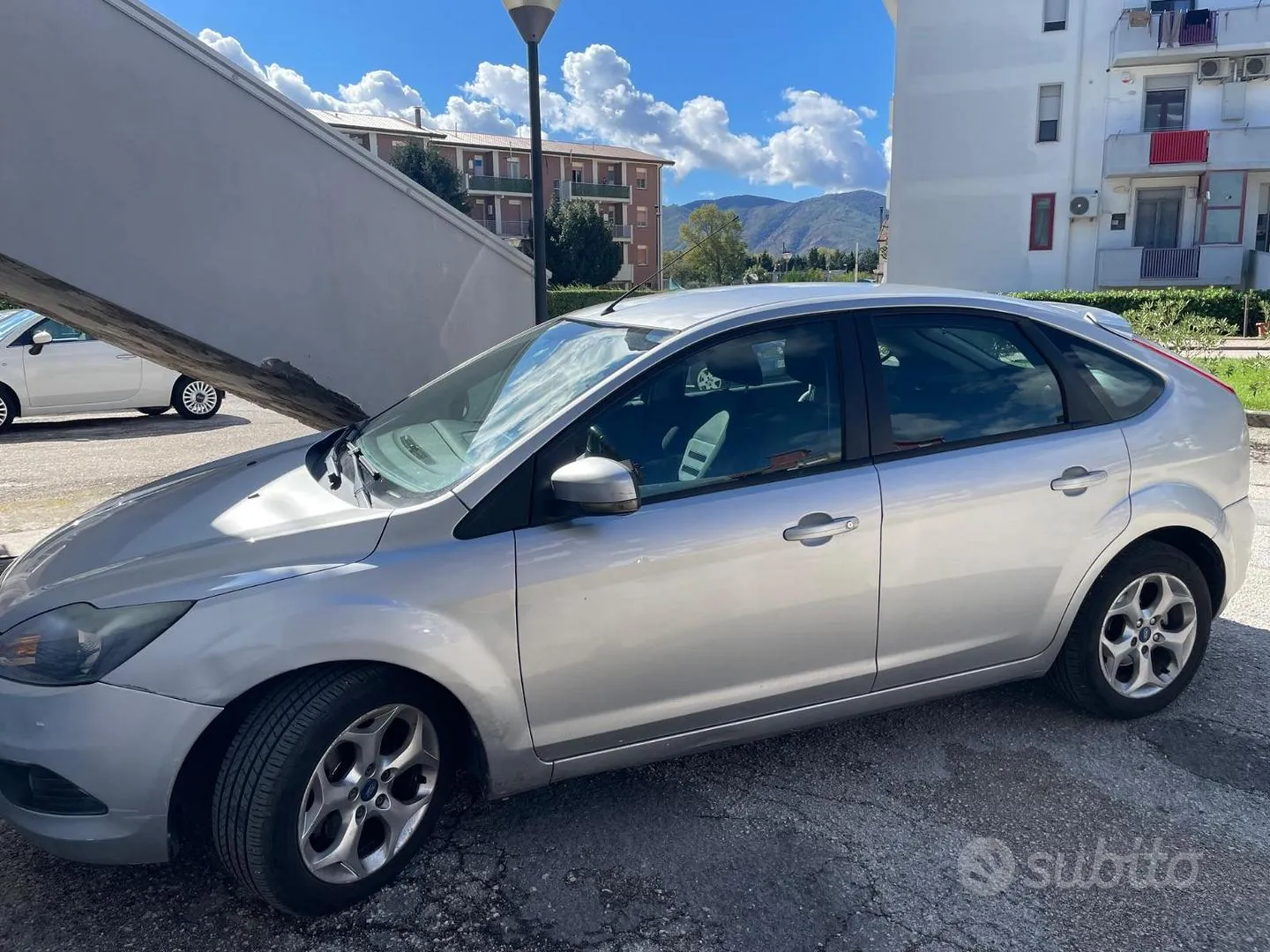 Ford Focus 2011 photo 2