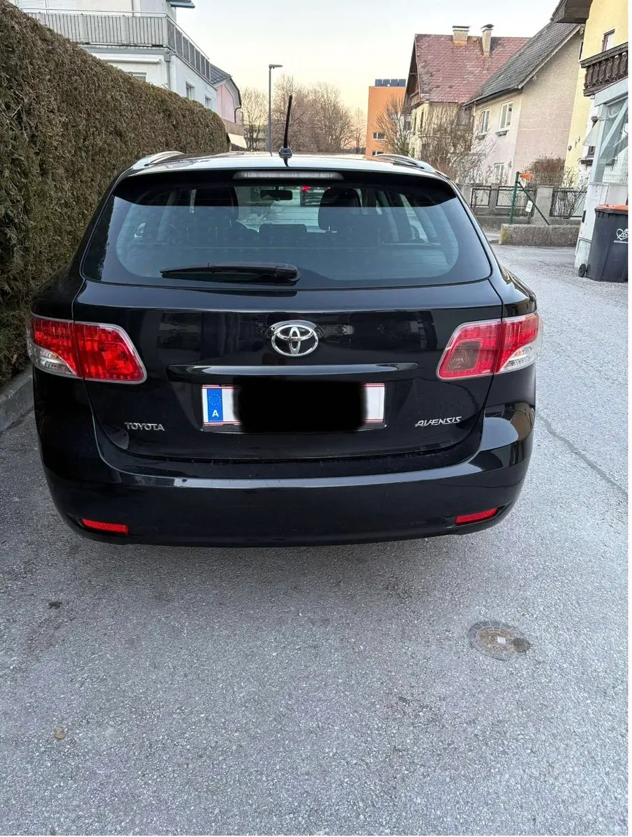 Toyota Avensis 2011 photo 2