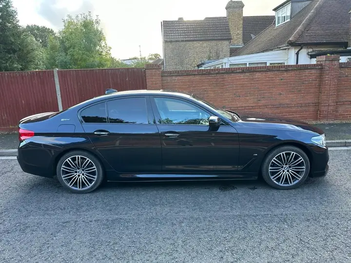BMW 5 Series 2018 photo 2