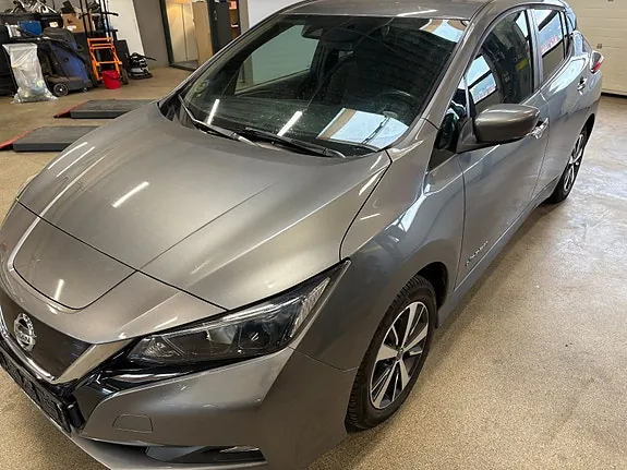 Nissan Leaf 2018 photo 2