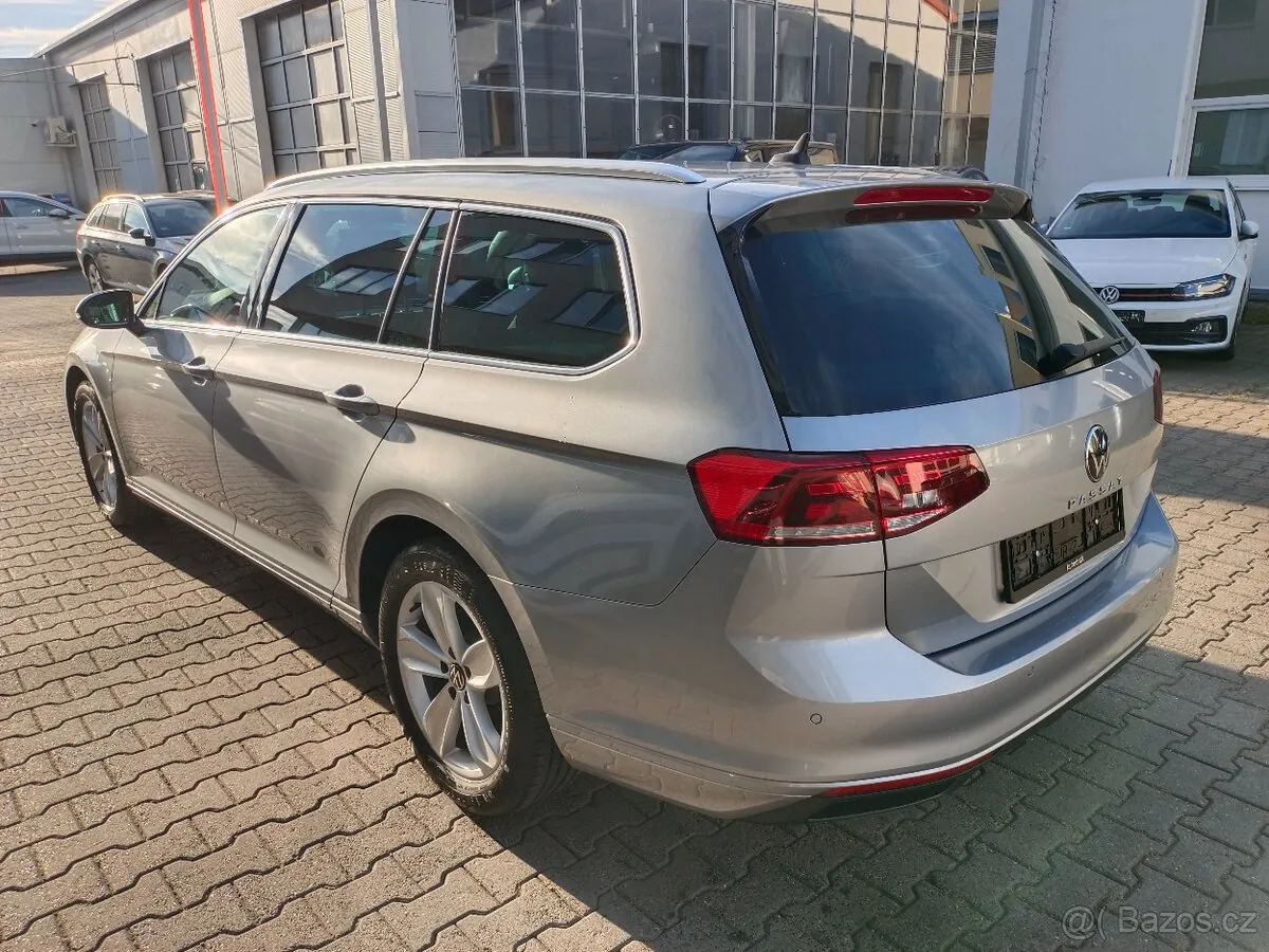 Volkswagen Passat 2022 photo 3