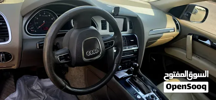 Audi Q7 2010 photo 2