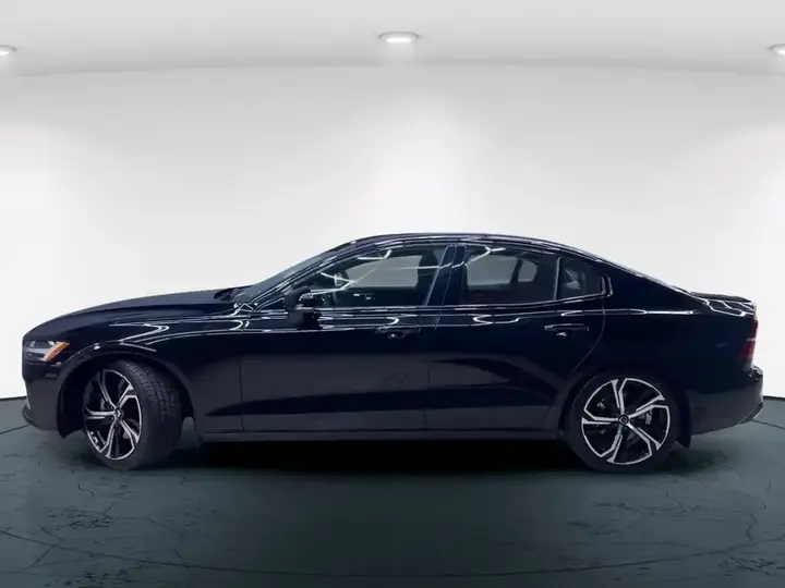 Volvo S60 2024 photo 3