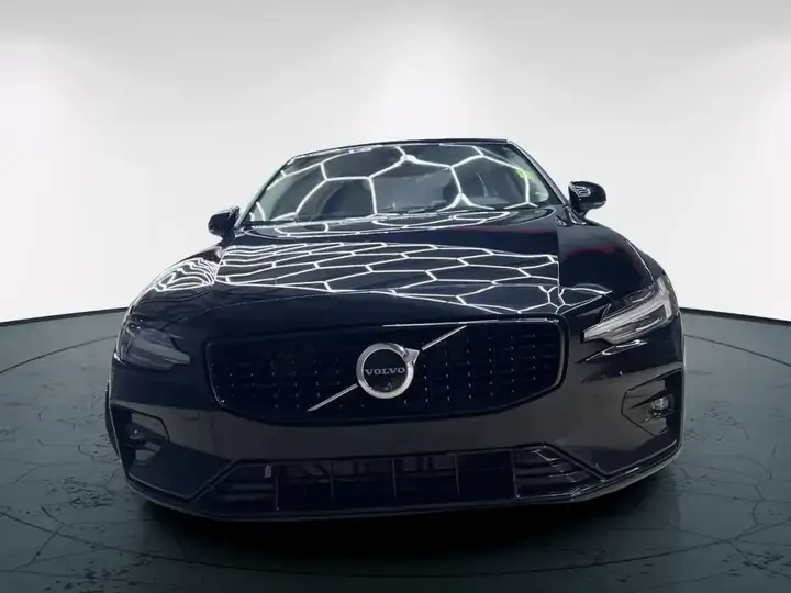 Volvo S60 2024 photo 2