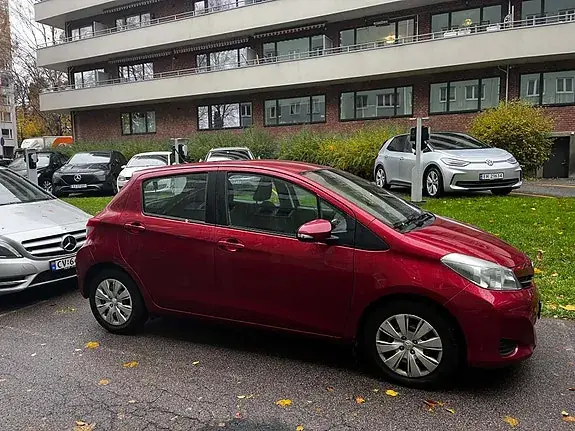 Toyota Yaris 2013 photo 4