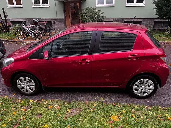 Toyota Yaris 2013 photo 2