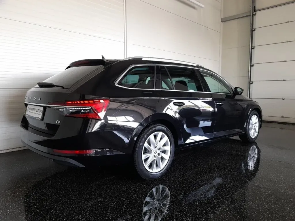 Skoda Superb 2022 photo 2