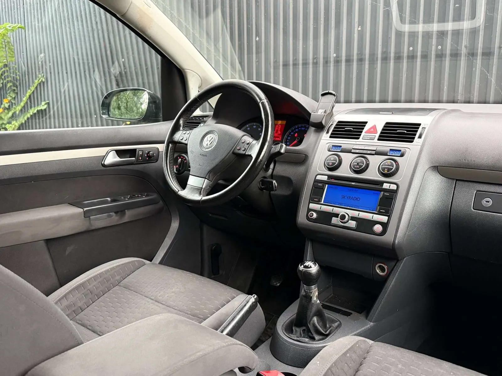 Volkswagen Touran 2008 photo 3