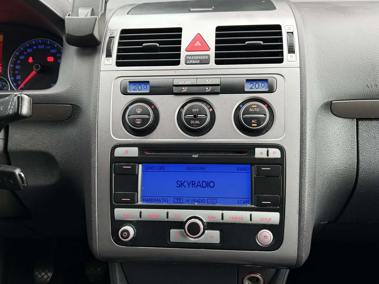 Volkswagen Touran 2008 photo 4