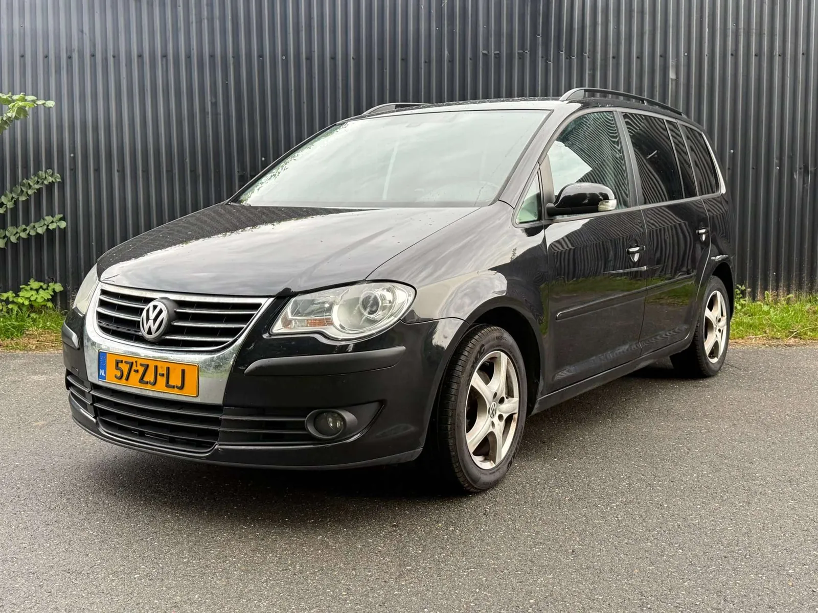 Volkswagen Touran 2008 photo 2