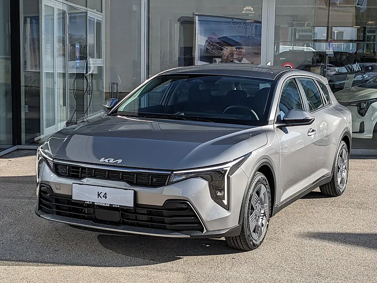 Kia K4 photo 2
