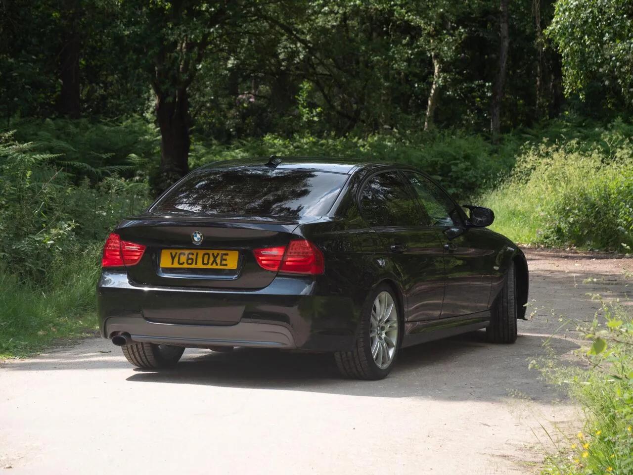 BMW 3 Series 2011 photo 2