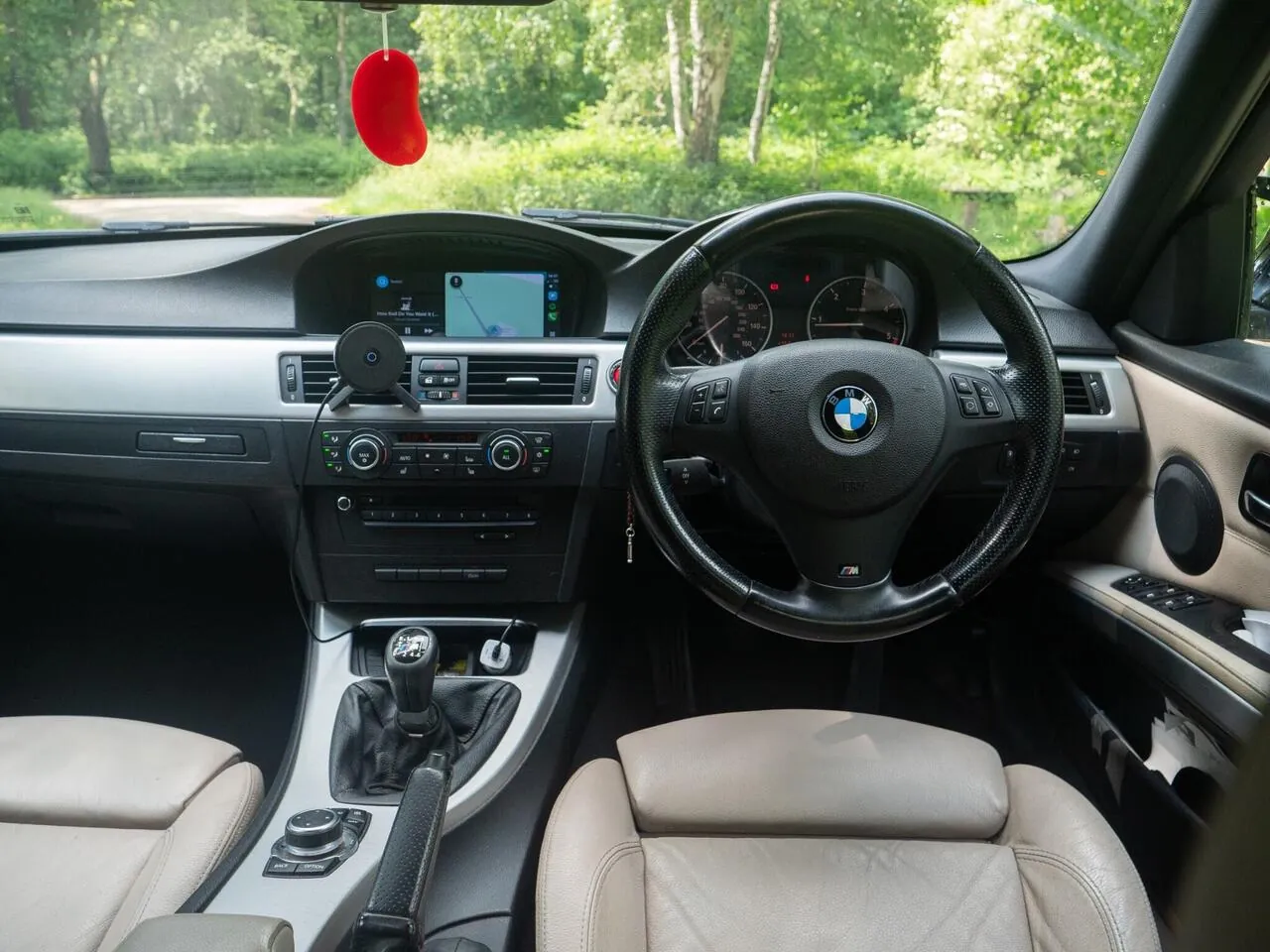 BMW 3 Series 2011 photo 4