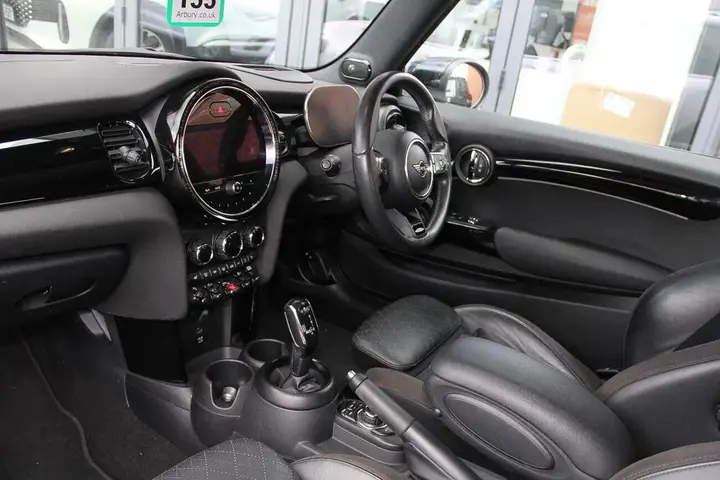 Mini Hatch 2021 photo 2