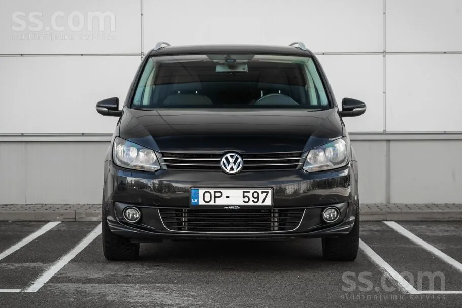 Volkswagen Touran 2011 photo 2