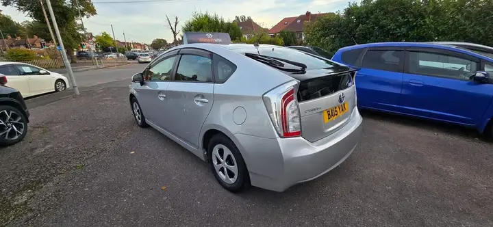 Toyota Prius 2015 photo 4