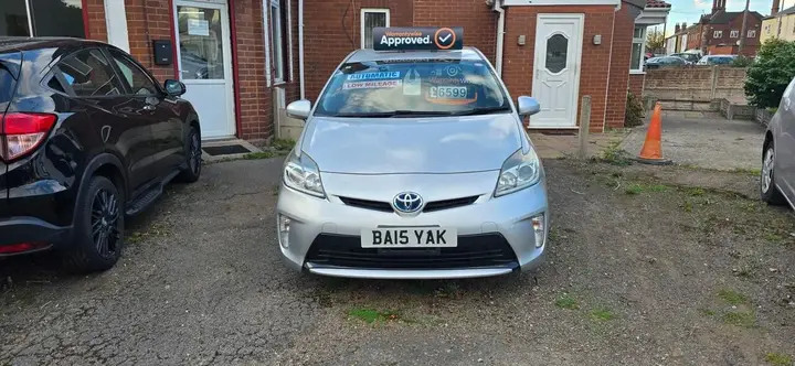 Toyota Prius 2015 photo 2