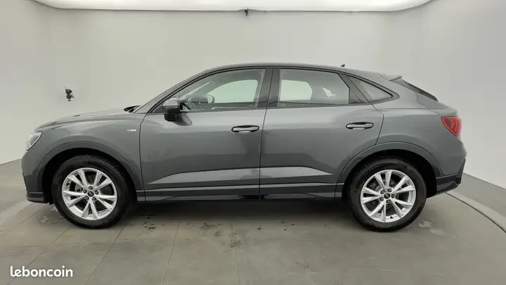 Audi Q3 2023 photo 2