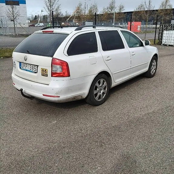 Skoda Octavia 2009 photo 4