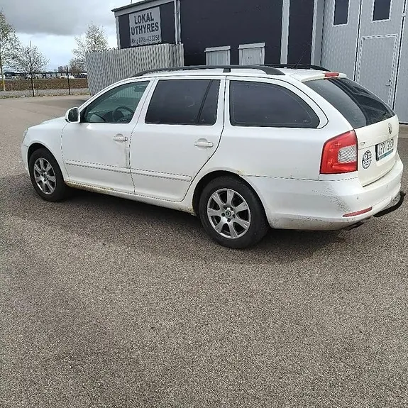 Skoda Octavia 2009 photo 2