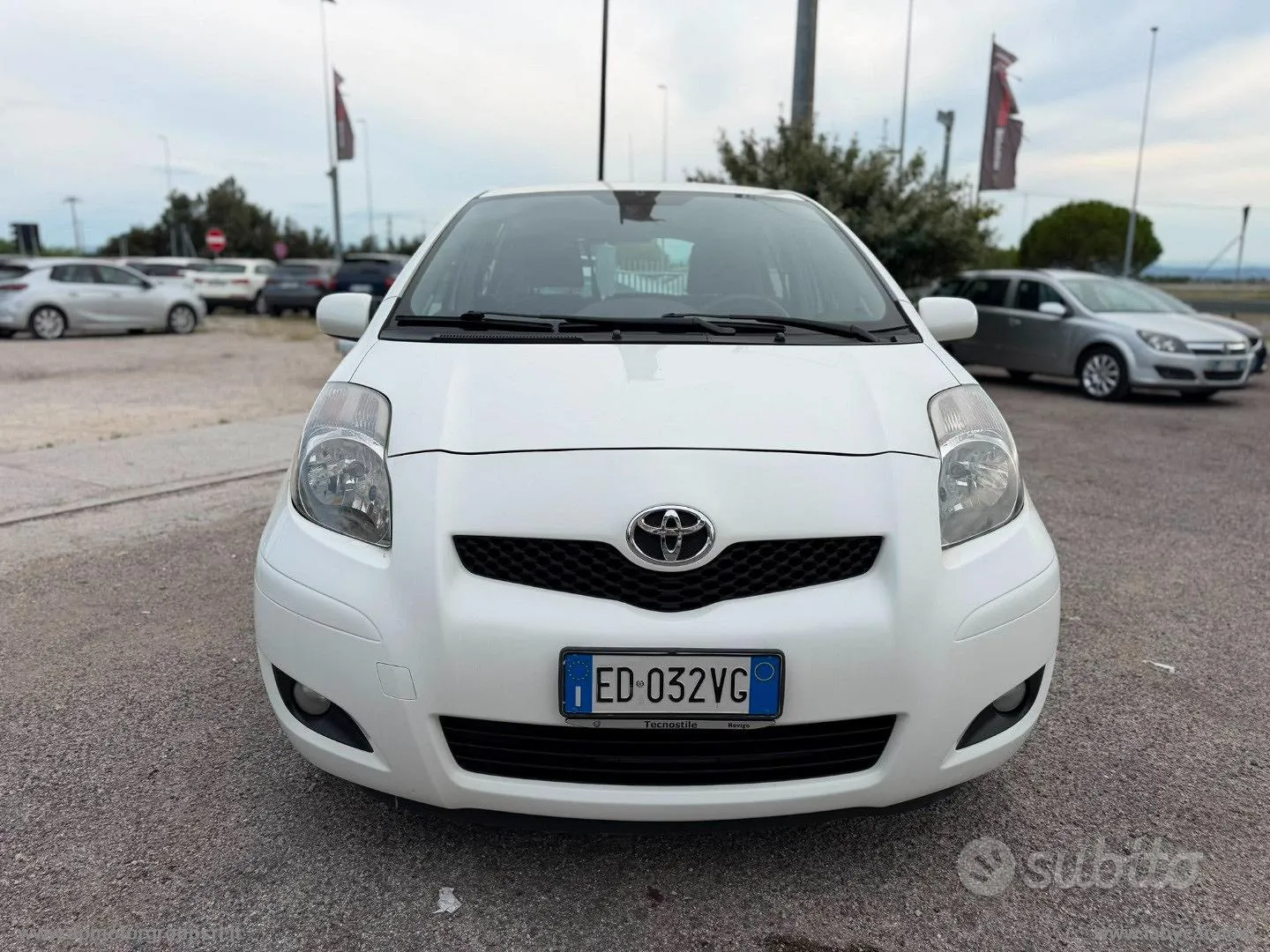 Toyota Yaris 2010 photo 5