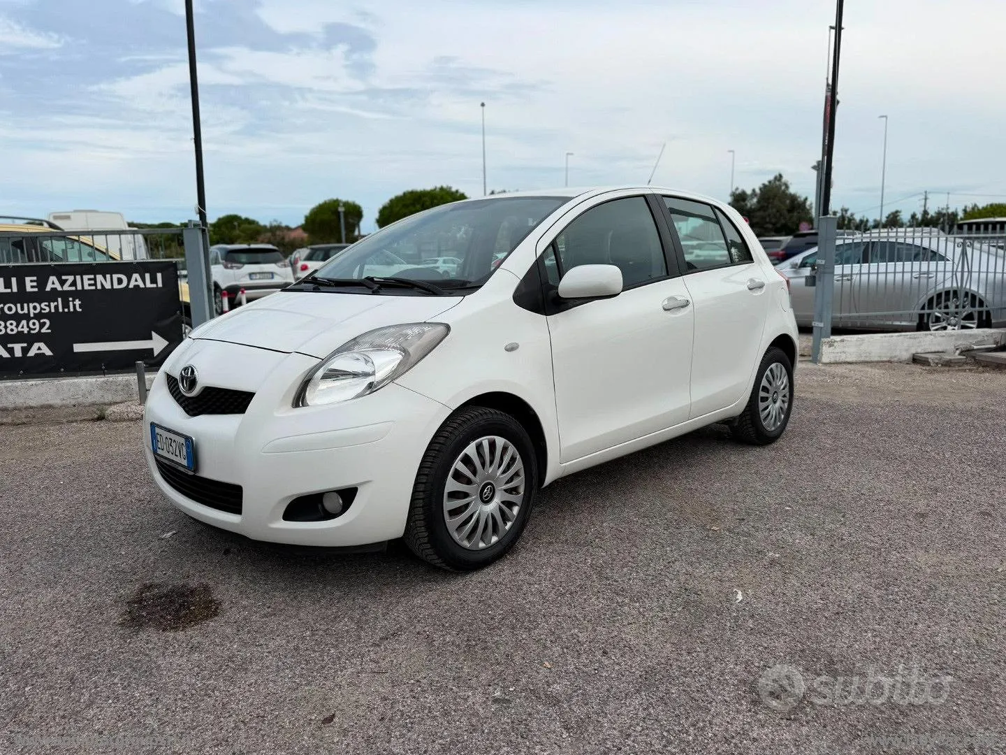 Toyota Yaris 2010 photo 2