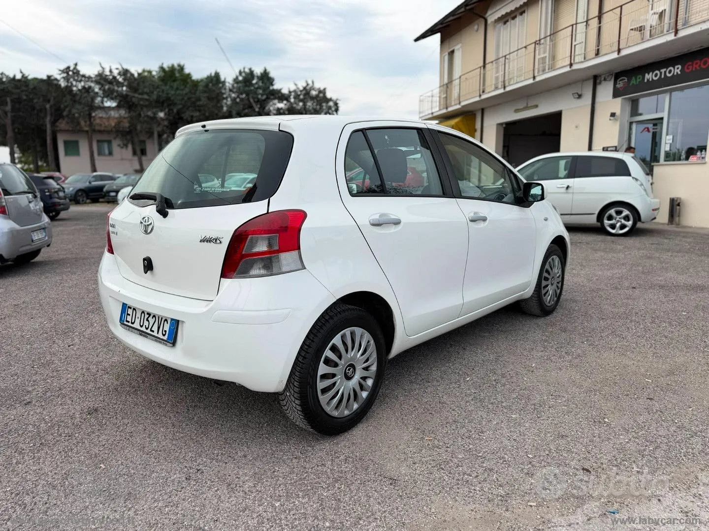 Toyota Yaris 2010 photo 3
