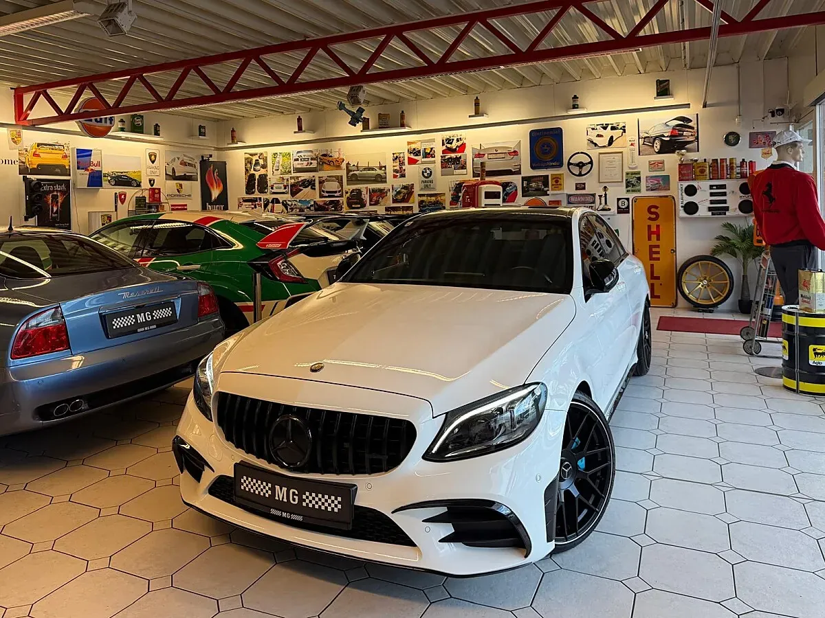 Mercedes-Benz C-Class 2019 photo 2