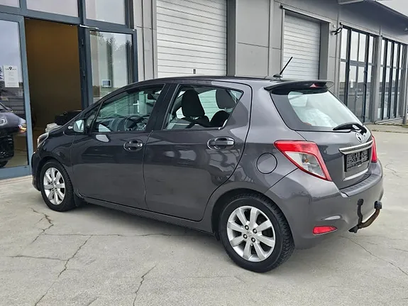Toyota Yaris 2012 photo 3