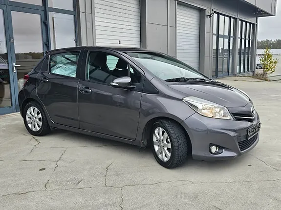 Toyota Yaris 2012 photo 2