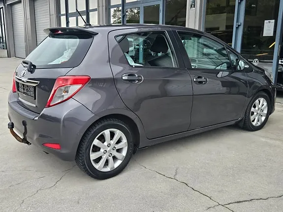 Toyota Yaris 2012 photo 4