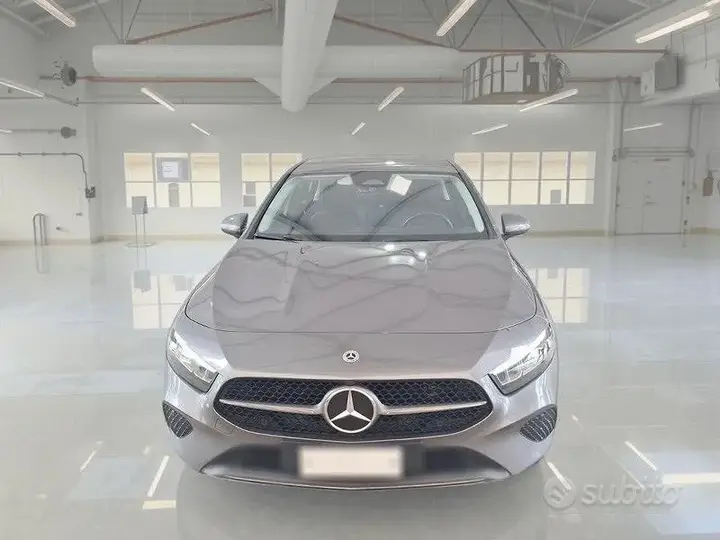 Mercedes-Benz A 180 2023 photo 2