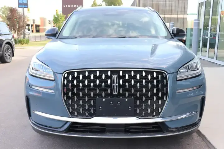 Lincoln Corsair 2023 photo 2