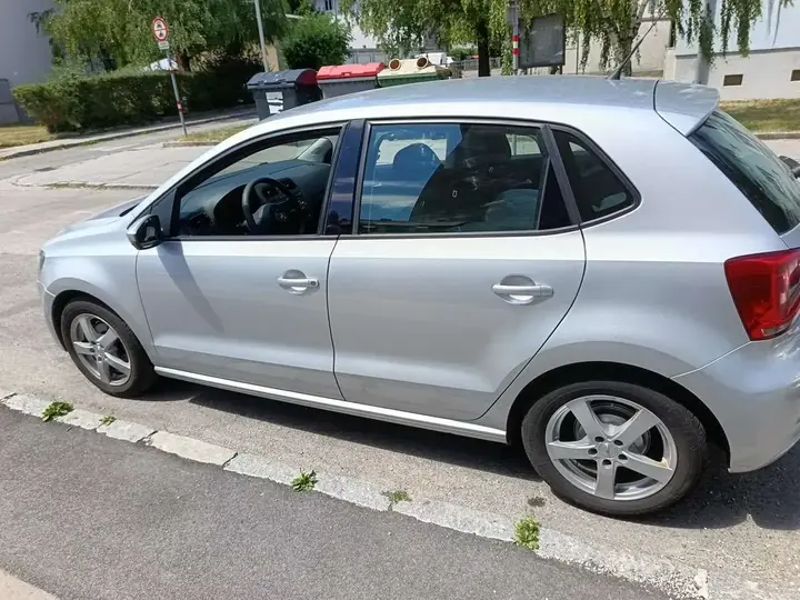 Volkswagen Polo 2012 photo 2
