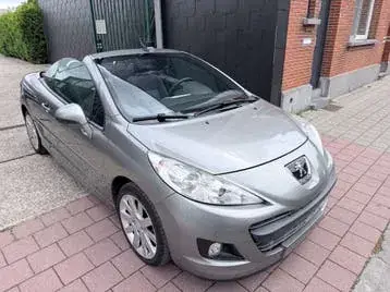Peugeot 207 2012 photo 2