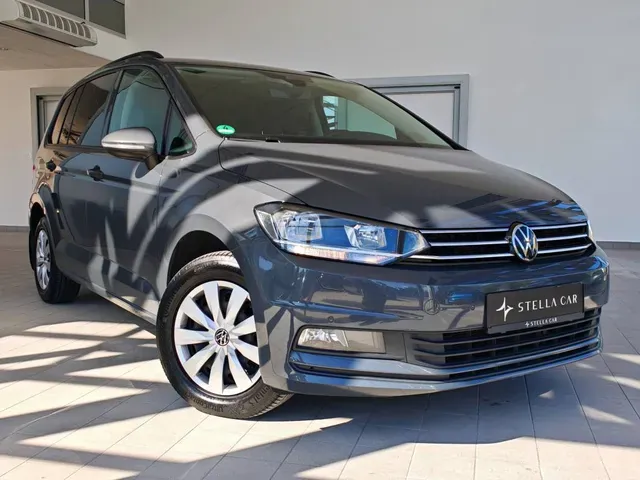 Volkswagen Touran 2023 photo 2