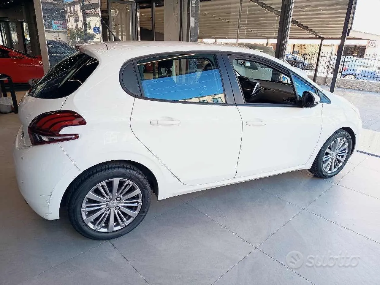 Peugeot 208 2018 photo 5