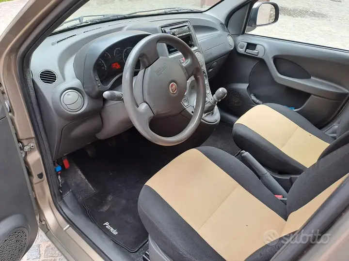Fiat Panda 2010 photo 2