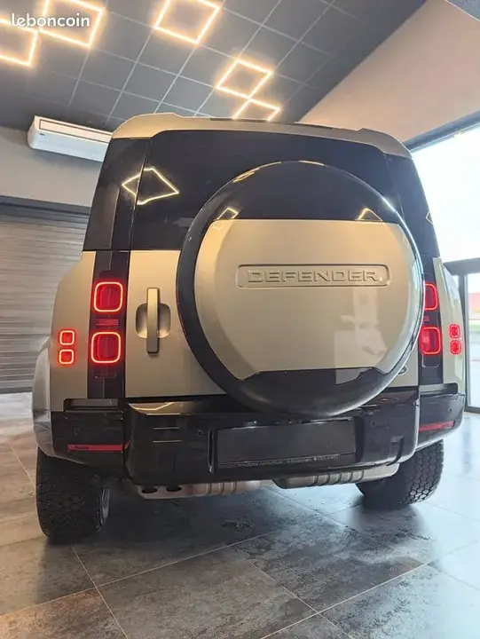Land Rover Defender 2020 photo 5