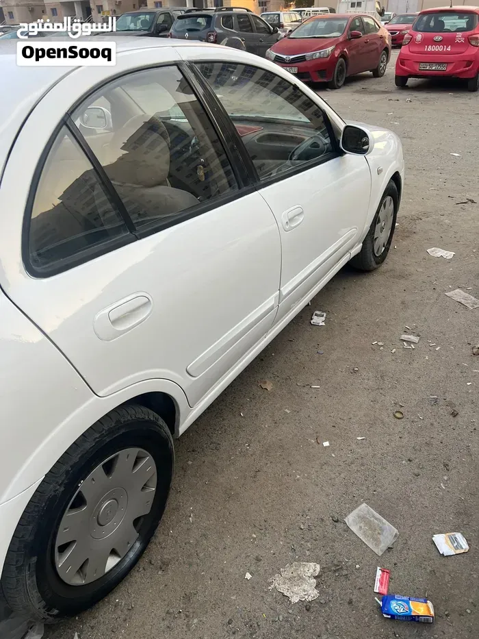 Nissan Sunny 2012 photo 5