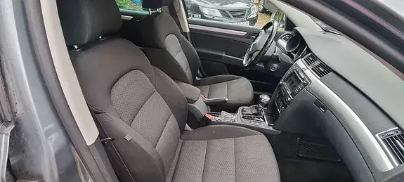 Skoda Superb 2012 photo 3