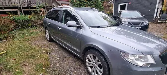 Skoda Superb 2012 photo 4
