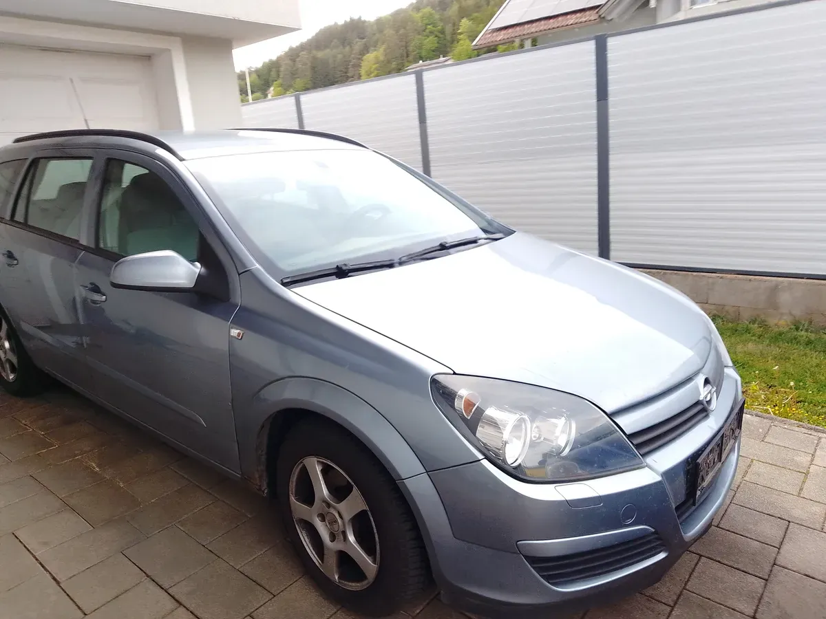 Opel Astra 2004 photo 2