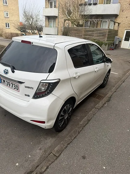 Toyota Yaris 2014 photo 4