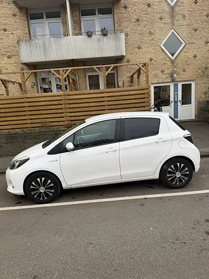 Toyota Yaris 2014 photo 2