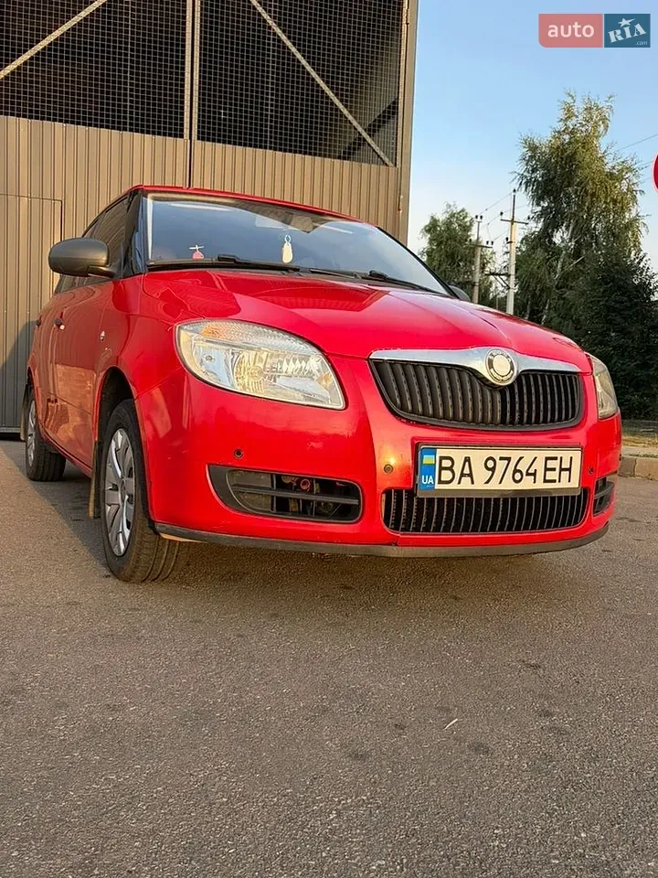 Skoda Fabia 2008 photo 2