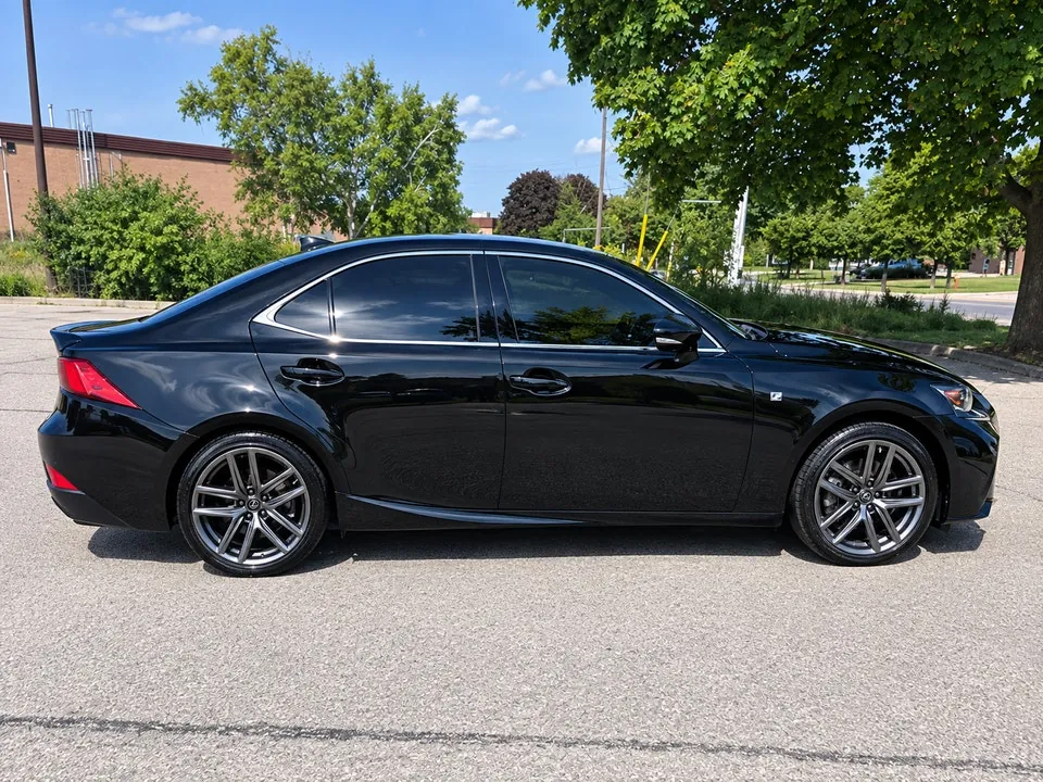 Lexus Is 300 2020 photo 3